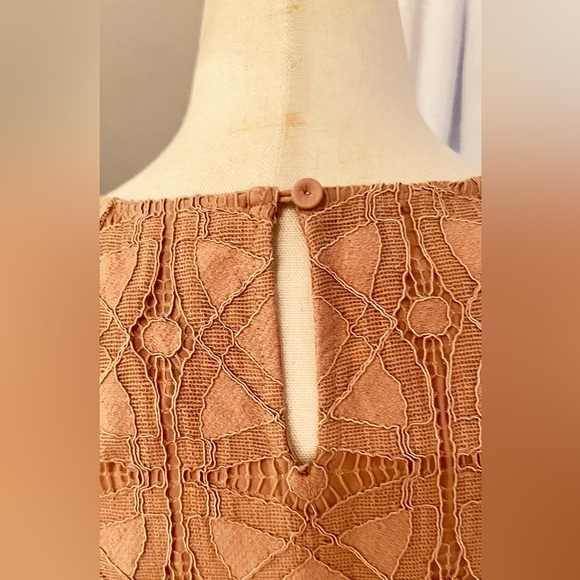 Anthropologie - Mauve - Tan Embroidered Floral Top - XS - Picture 8 of 10